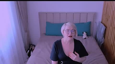 Sabrina MacMarren online show from April 21, 2:02 pm