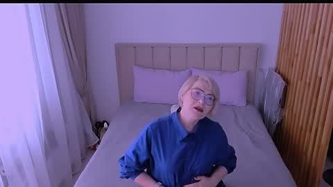 Sabrina MacMarren online show from April 3, 8:23 am