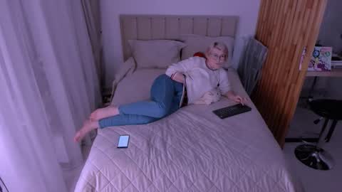 Sabrina MacMarren online show from February 25, 6:17 pm