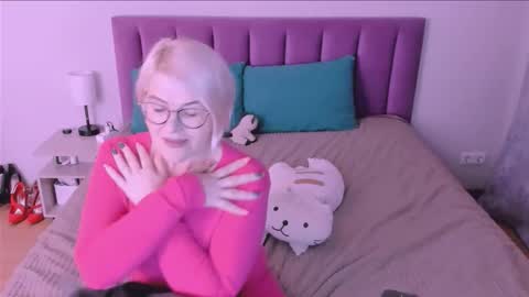 Sabrina MacMarren online show from September 24, 7:35 pm