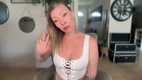 sacha__xx online show from April 21, 1:29 pm