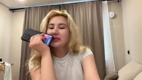sacreed_lovee online show from July 30, 8:04 am