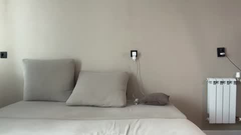 sacreed_lovee online show from June 19, 5:00 am