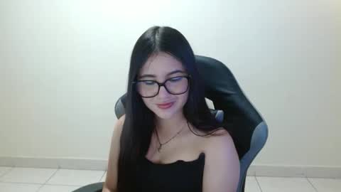 Sahaliefox  online show from April 25, 1:52 pm