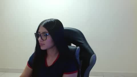 Sahaliefox  online show from April 24, 6:33 pm