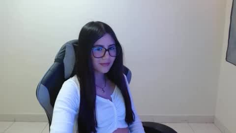 Sahaliefox  online show from October 19, 6:32 pm