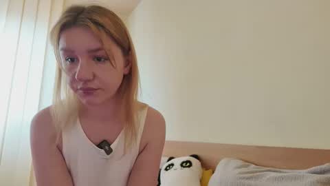 Chloe online show from March 24, 1:27 pm