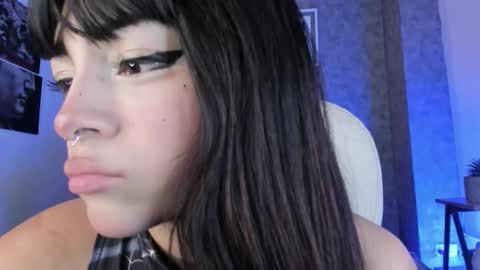 Sakura Moss online show from November 29, 8:40 am