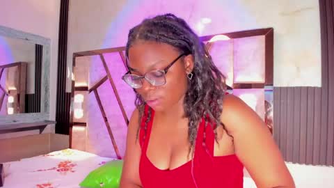 salem_rosee online show from April 24, 1:41 am