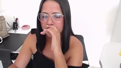 SAMANTA OWEN online show from December 9, 3:00 pm