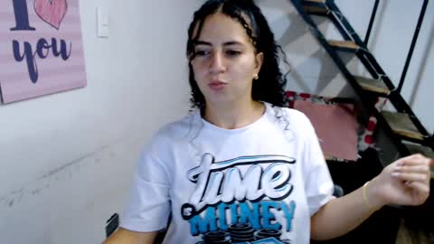 Snapshot of samantha2girl chatting on January 7, 9:57 pm samantha online show from January 7, 9:57 pm