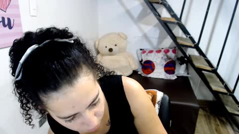 Snapshot of samantha2girl chatting on February 7, 11:24 pm samantha online show from February 7, 11:24 pm