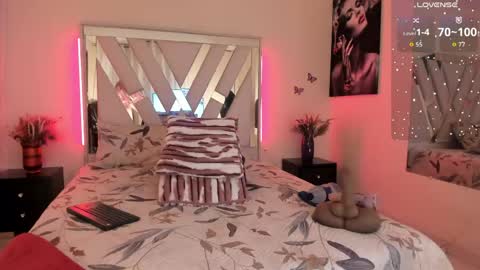 SAMANTHA online show from April 22, 9:34 pm