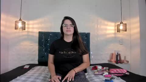 samantha_foxyy online show from April 26, 12:03 pm