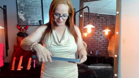 Snapshot of samantha_mature56 chatting on January 14, 10:38 am Sam online show from January 14, 10:38 am