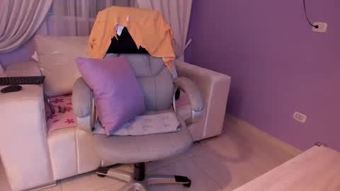 samantha_thompsoon online show from February 21, 11:49 pm