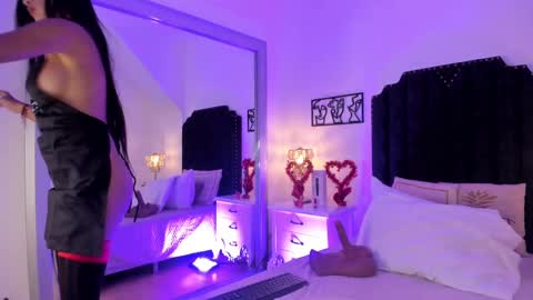 Snapshot of samanthaferrer_ chatting on February 14, 8:26 pm Samantha online show from February 14, 8:26 pm