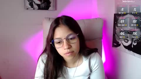 Snapshot of samantharoldan chatting on March 10, 2:05 pm Samantha online show from March 10, 2:05 pm