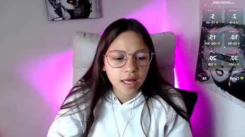 Snapshot of samantharoldan chatting on March 1, 3:05 pm Samantha online show from March 1, 3:05 pm
