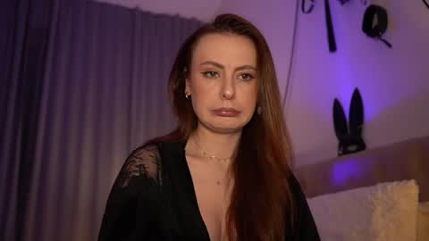 Snapshot of samanthavixen chatting on February 1, 3:50 pm Goddess Samantha Vixen online show from February 1, 3:50 pm