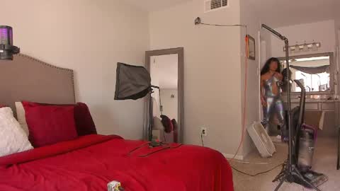 Yaya online show from April 14, 8:09 pm