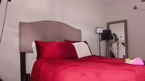 Yaya online show from April 25, 4:59 pm