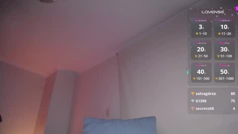 Samantha Santacoloma online show from April 22, 11:35 pm