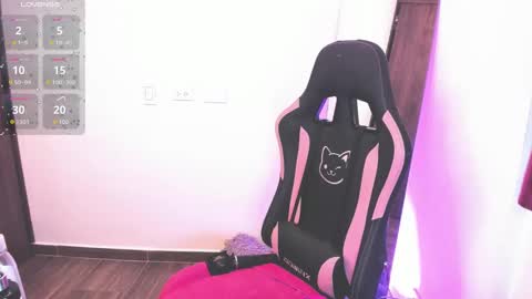 samiacooper25 online show from September 22, 6:12 am