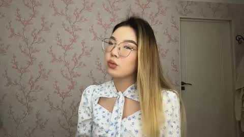 Elina online show from March 4, 9:05 am