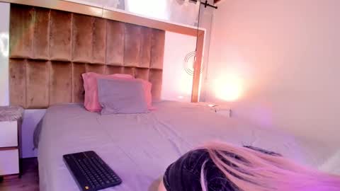 Snapshot of samysharky chatting on October 17, 2:31 pm samysharky online show from October 17, 2:31 pm