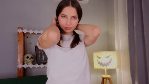 Snapshot of sandili chatting on October 31, 1:51 am Isabel but you can call me Bella online show from October 31, 1:51 am