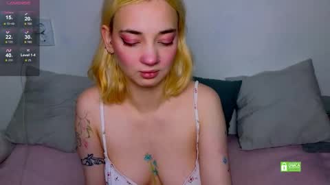 Snapshot of sandra_bell_ chatting on October 8, 7:24 am Sandra online show from October 8, 7:24 am