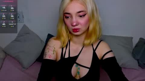 Snapshot of sandra_bell_ chatting on October 14, 8:17 am Sandra online show from October 14, 8:17 am