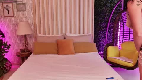 Snapshot of sandrasilverx chatting on October 15, 6:32 pm Sandra online show from October 15, 6:32 pm