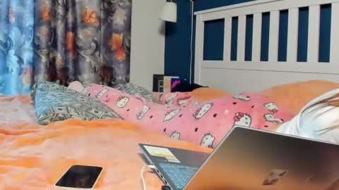 santythousand online show from December 21, 11:25 am