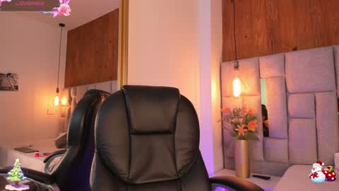 Snapshot of saori_newman chatting on December 13, 11:45 am Saori online show from December 13, 11:45 am