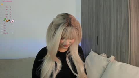 Snapshot of sara_kim_ chatting on January 24, 3:00 am Sara new account give me thomb up Follow me help me reach 15k followers again online show from January 24, 3:00 am