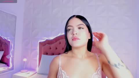 sara laurent  online show from January 16, 12:01 pm