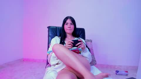 Snapshot of sara_leenn chatting on September 14, 6:11 am online show from September 14, 6:11 am
