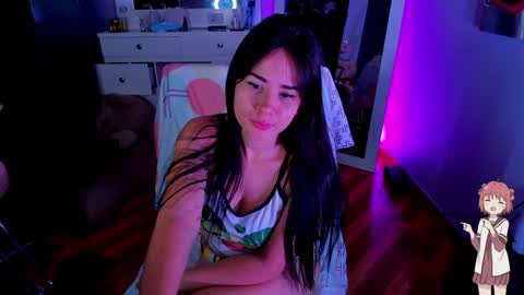 Snapshot of sara_leenn chatting on January 19, 8:29 am online show from January 19, 8:29 am