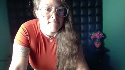 sara_thonson_ online show from December 3, 2:45 am