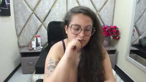 sara_thonson_ online show from April 25, 5:10 am