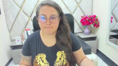 sara_thonson_ online show from April 24, 4:48 am