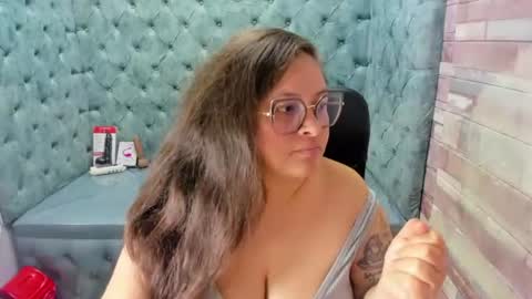 sara_thonson_ online show from June 13, 5:16 am