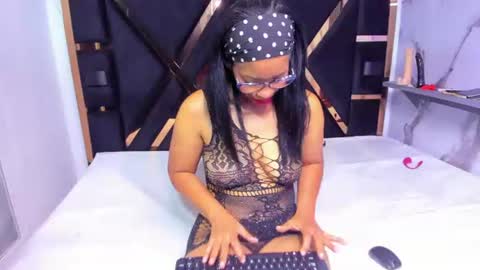 sara_tourner online show from June 11, 11:18 am