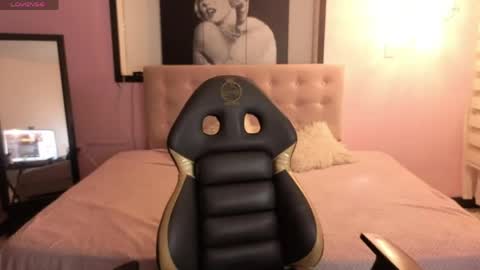 sara_valderrama_ online show from April 20, 12:52 pm