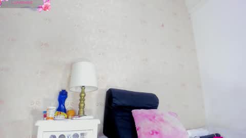saraacollinss online show from October 15, 8:55 pm