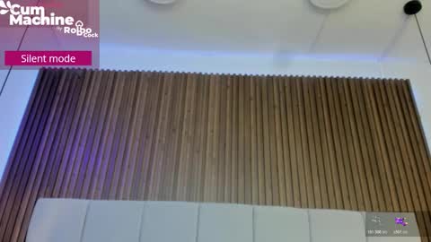   online show from March 5, 10:33 am