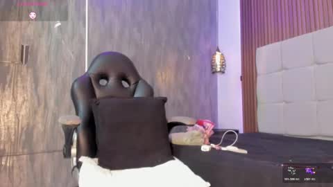   online show from April 23, 11:17 am