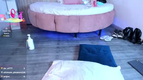 Sara Cooper online show from October 12, 3:53 am